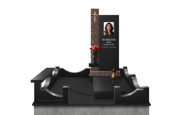 Мемориальный комплекс с поребриком и плиткой